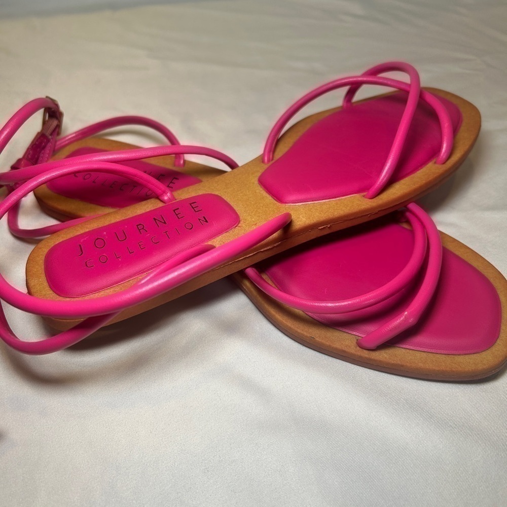 Journee collection women’s farron sandals fuchsia size 8.5‎